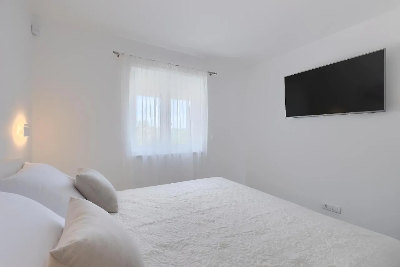 Exclusive Apartments Ellen & Micol-With 3 Free Mountain Bikes Pjescana Uvala 0*,